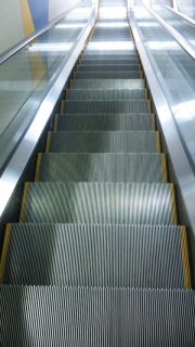 ��܂����G�X�J���[�^�[���~��Ȃ���