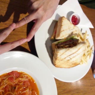 �r�܂̃E���t�M�����O�E�p�b�N�J�t�F�ɂāB